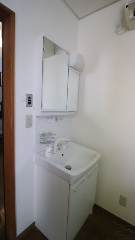 洗顔も、メイクも、深呼吸も。自分と向き合う時間を、少しだけ丁寧にしてくれる空間がここにあります