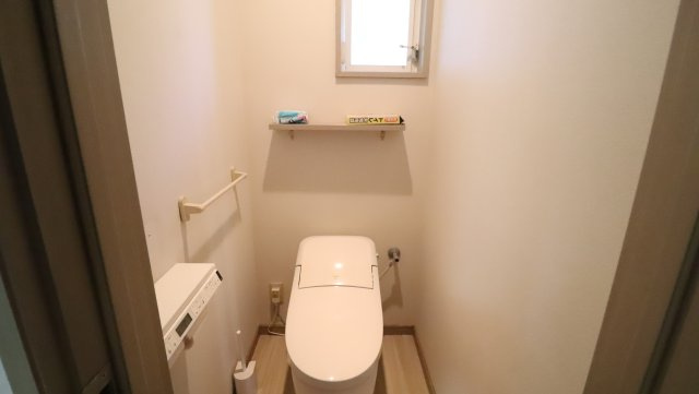 清潔感にこだわったトイレは、家全体の印象まで変えてくれる。小さな空間だからこそ、大きなこだわりを