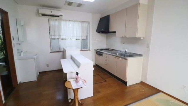 使い勝手とデザイン性を兼ね備え、毎日の料理時間を快適にするシステムキッチン