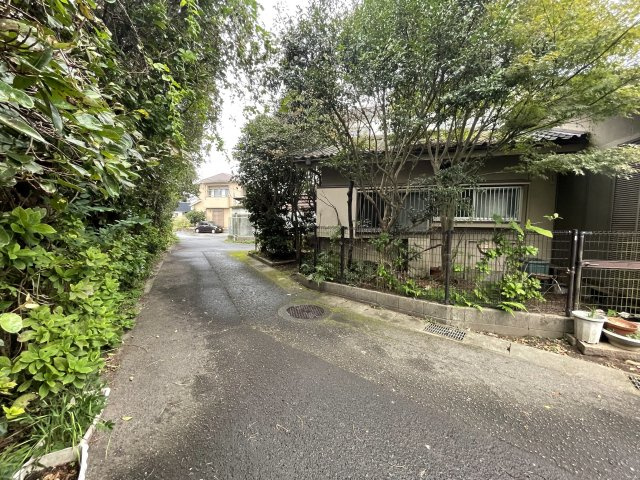 前面道路含む現地写真です