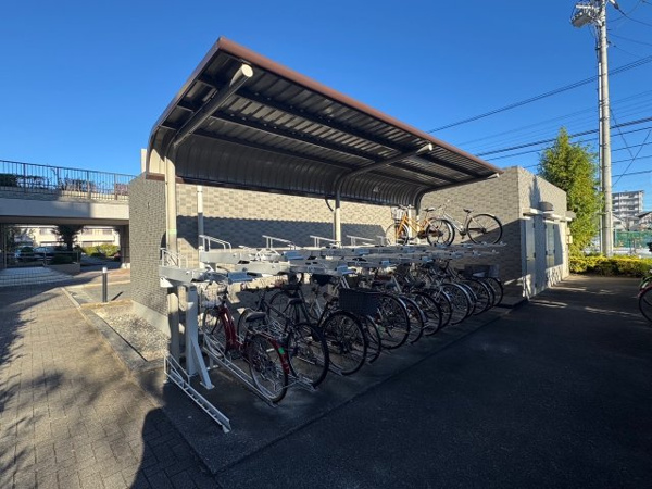 【パブリデンス春日部豊春の駐輪場】