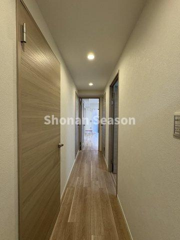 建具やクロスも張り替えられて、室内おキレイです♪