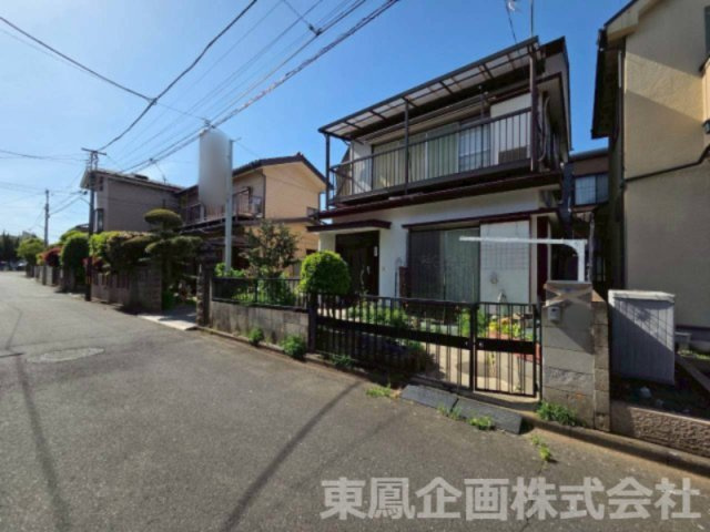 前面道路約5m。見晴らしがよく小さなお子様も安心の立地です。