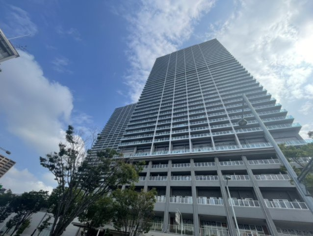 マンション下には、ライフ久宝寺駅前店やドラッグストア、医療施設も充実しており、非常に便利です♪