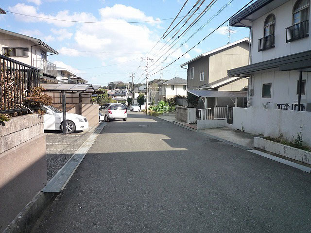 前面道路含む外観