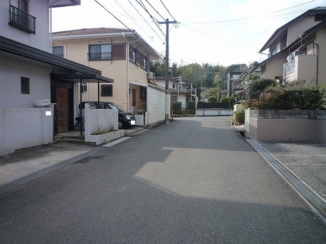 前面道路含む外観