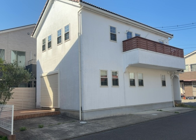 隣家の土地はどうなっているのか、生活利便施設が近くにあるのか、学校まで近いかなど、お客様のライフスタイルにあわせたイメージが重要です。また、近くにあると困る施設が近くにないかも確認するといいでしょう。
