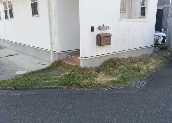 庭があることでガーデニングや家庭菜園はもちろん、こどもの遊び場やペットを放して遊ぶことができます。また、家の周囲に余裕があるということです。隣地との間があれば、十分な日当たりと、風通しが確保できます。