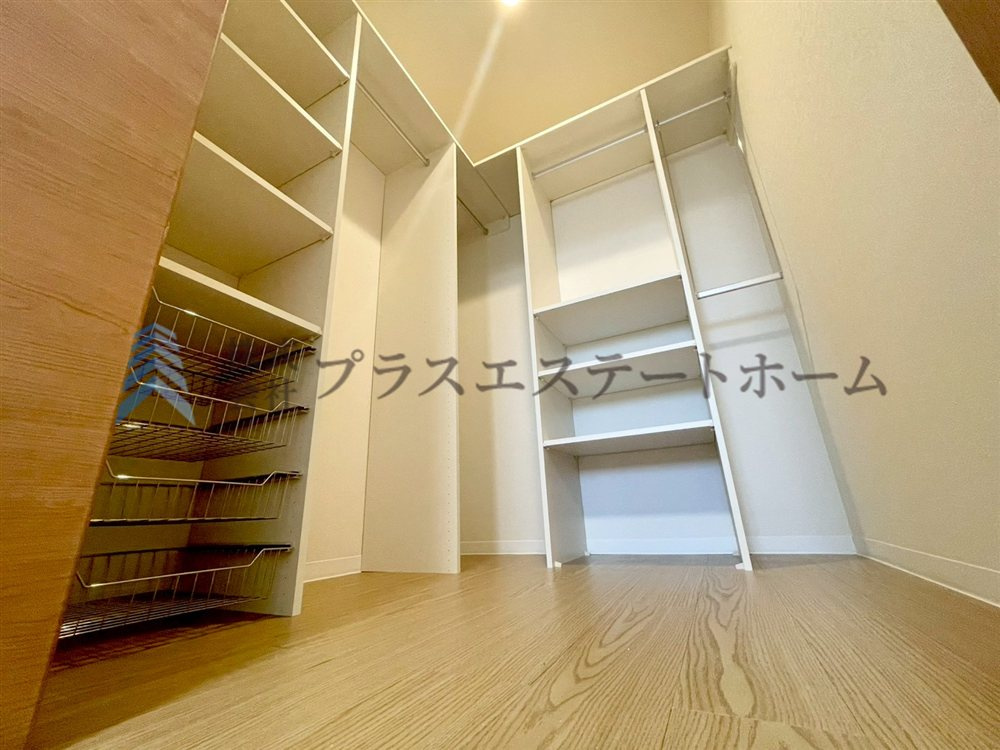 広々ＷＩＣ付きで収納量も充実♪