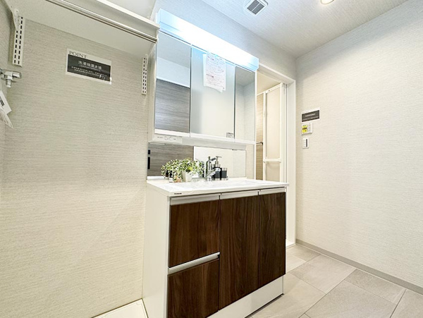 【グリーンメゾン南大沢13－17号棟の独立洗面台】