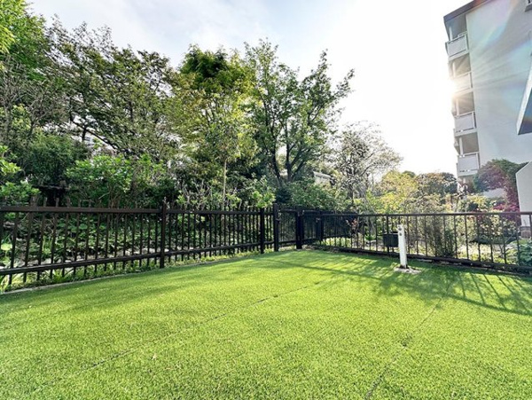 【グリーンメゾン南大沢13－17号棟の庭】