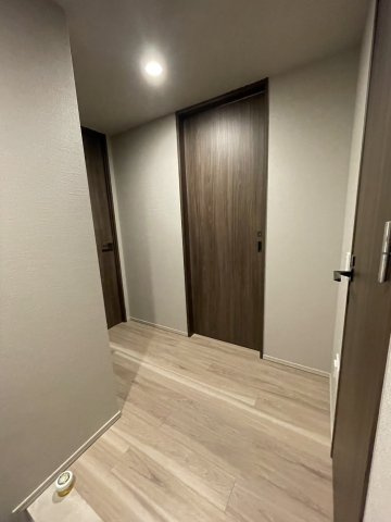 築浅ならではの美しい内装。清潔感のある室内空間。