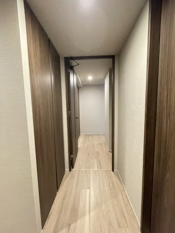 明るい色調の室内です
