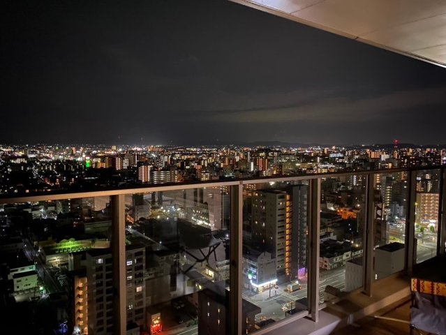 18階部分ならではの、美しい夜景を望む贅沢な眺望。18階部分ならではの、美しい夜景を望む贅沢な眺望。