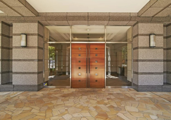 【西早稲田シティタワーのエントランス】