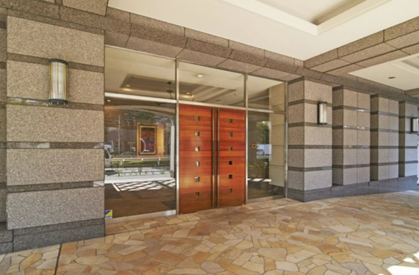 【西早稲田シティタワーのエントランス】