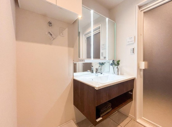 【西早稲田シティタワーの独立洗面台】