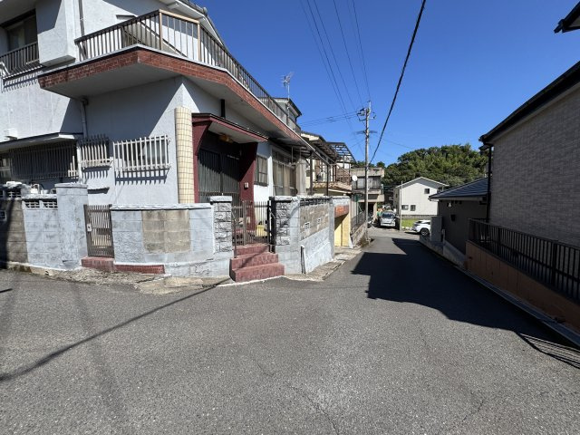 前面道路含む現地写真です