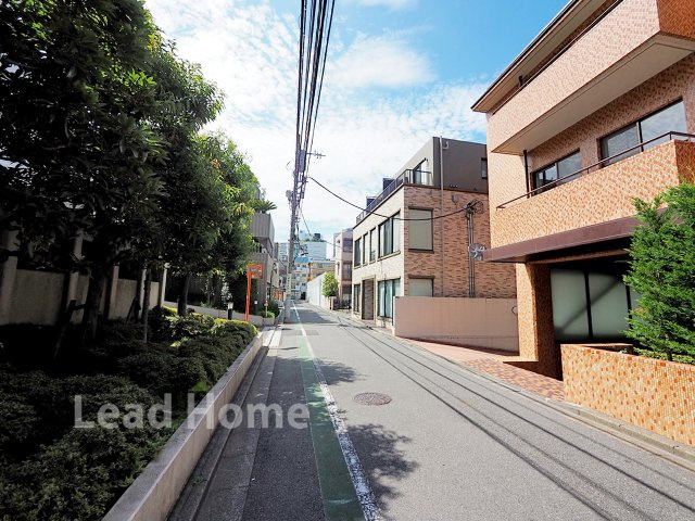 銀座線・千代田線・半蔵門線「表参道」駅から徒歩約5分！利便性の高い好立地。