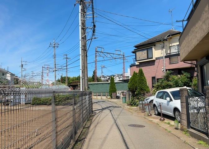眺望を気にして物件を探す場合、前面に建物が建っていないか現地で確認しましょう！前面に建物があると景色はもちろん、日当たりや風通しにも影響が出てきます。住んだ時のことを想像しながら現地見学をしましょう。