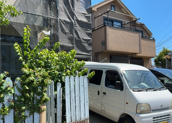 駐車場と明記されていても、最小スペースでつくられた駐車場だと大型車は駐車できなかったり、出入りしにくくなったりする可能性があります。お車のサイズと購入したい物件の駐車場のサイズを現地で確認しましょう。