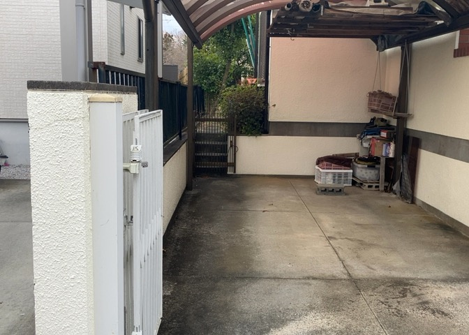 土地の形が極端に長細かったり、狭小地、あるいは道路との高低差がある傾斜地だった場合、後々売ろうとしても買い手がつかない場合もあります。後々、売却することになった時に価値の下がらない土地を選びましょう。