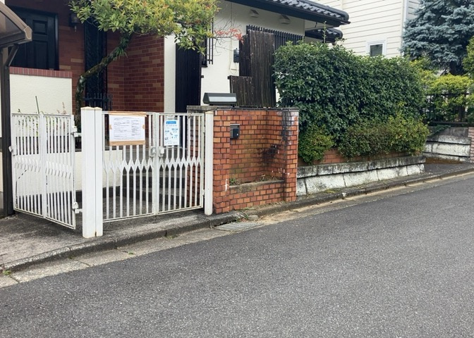 土地を買う際、住む地域の自治体や福祉の補助制度にも注目してみましょう。子供や老人の医療補助やゴミ出しのルールなど、自治体によってルールに大きな違いがあるため、暮らしやすい土地で判断するとよいでしょう。