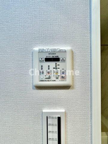 【浴室乾燥機】暖房・冷風・換気・乾燥が可能です。毎日を快適に過ごせるうれしい機能が揃っています。雨の日の洗濯物も安心です。