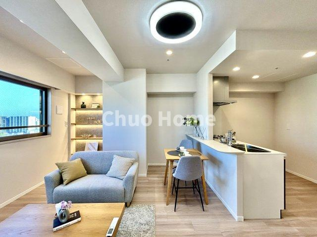 【居間・リビング】「ＬＤＫは家族団らんをデザイン」広いＬＤＫでは家族が集まり一緒の時間を過ごせる工夫がされております。何気ない一日の当たり前のひとコマがいつか一生の宝物になります