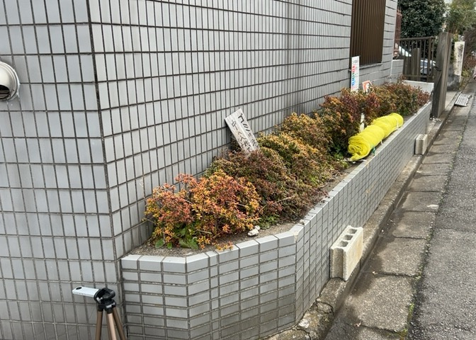 物件によっては、入居者が個人的に使用できる専用庭がついているものもあります。また、住宅の中にある土間の部分を庭と呼ぶこともあります。庭の用途は住む人によって変わり、それによってデザインもさまざまです。