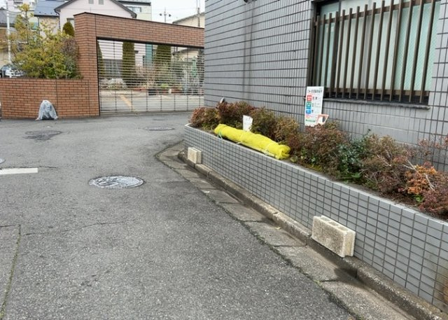 中庭（パティオ）とは、一つの建築物の内部に設けられた、壁などで囲われている庭のことを指します。コの字型、ロの字型が主流ですが、L字型の中庭もあります。最近では、インテリア性の高さからも人気があります。