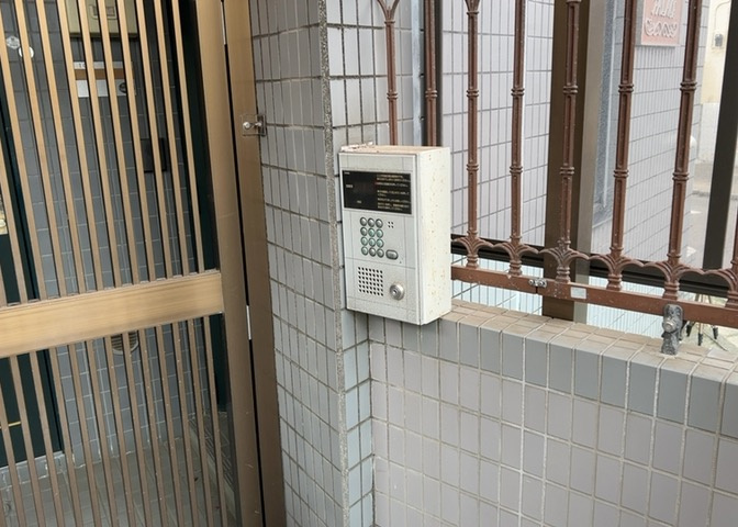 当然のことではありますが、オートロックやセンサーライト、ホームセキュリティーなどの防犯設備があれば、小さいお子様がいるご家庭も安心ですよね！まず物件購入の際は、防犯設備もチェックするようにしましょう。
