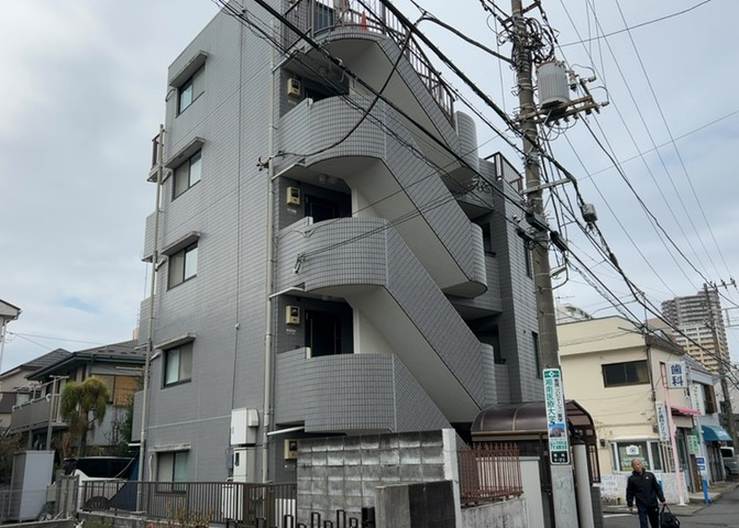 眺望の良さを楽しめるダイニングキッチンで家族団らんの時間を過ごしてはいかがでしょうか。バルコニーから見える景色を家族で眺める時間は、時間が経つのを忘れてしまいそうですね。是非、現地を見に行きましょう！