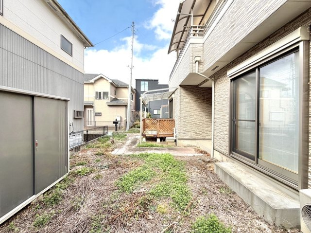 ■お庭｜ちょっとした庭が嬉しい陽当り◎！小学校から持ち帰ってくる朝顔の種も元気いっぱいに育ちます♪