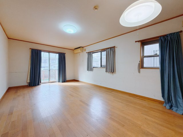 ■リビング｜大きい窓からあたたかいたっぷりの光が入ります♪開放的な空間で毎日をもっと快適に(*＾＾*)