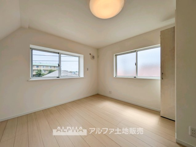 【Western　Room】　◆多目的に使える洋室◆ベッドルームや子ども部屋、書斎などライフスタイルに合わせて活用可能。家具の組み合わせ次第で、自分らしい居室づくりを楽しめます。