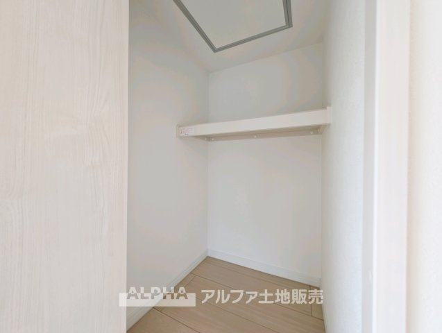 【Storage】　◆すっきり片付く住空間◆衣類や日用品などをまとめて収納でき、居室を広く使いやすい収納スペース。物の定位置をつくることで、日々の整理整頓にも役立ちます。