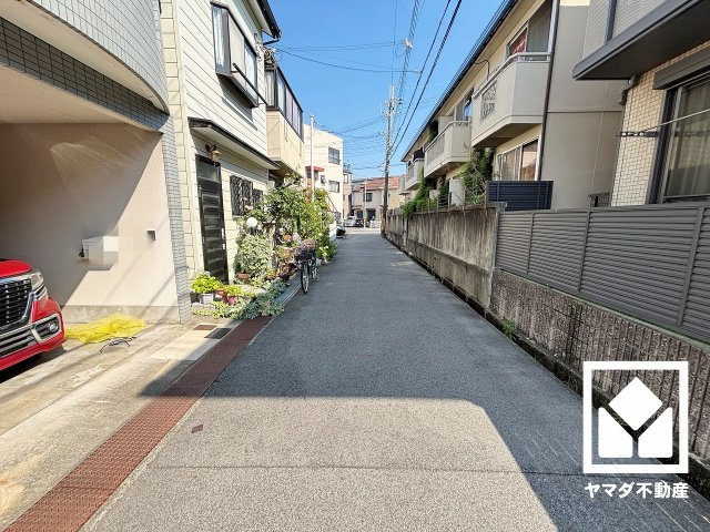 LIXIL製のユニットバスを採用。清潔感あふれる空間で、毎日のバスタイムをより快適に。小窓が付いているので明るく、こもりがちな湿気もすぐ取り除くことができます。