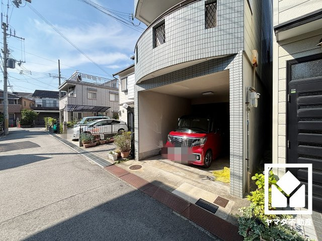 室内洗濯機置場がございますので、天候に左右されず洗濯していただけます。