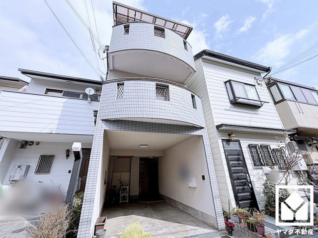 阪神本線「武庫川」駅まで徒歩約7分の立地。毎日の通勤・通学だけでなく、休日のお出かけまで利便性に優れています。