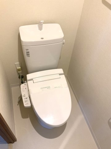 洗面室にはリネン庫収納あり。