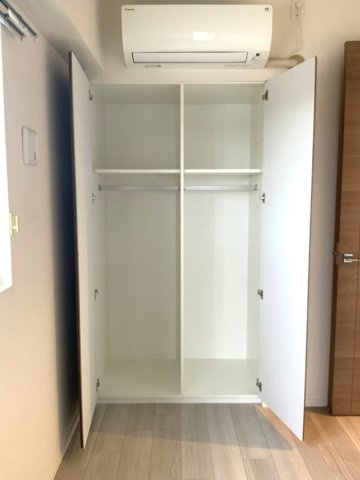 奥行があるウォークインクローゼット