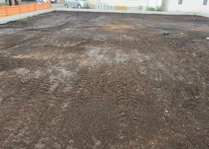 土地の形が極端に長細かったり、狭小地、あるいは道路との高低差がある傾斜地だった場合、後々売ろうとしても買い手がつかない場合もあります。後々、売却することになった時に価値の下がらない土地を選びましょう。