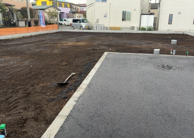土地の面積＝住宅面積ではありません。建ぺい率の問題などで、土地のある場所によって住宅を建てられる面積は限られています。高さもしかり、「土地」という言葉の中には、建築条件も含まれると考えておきましょう。