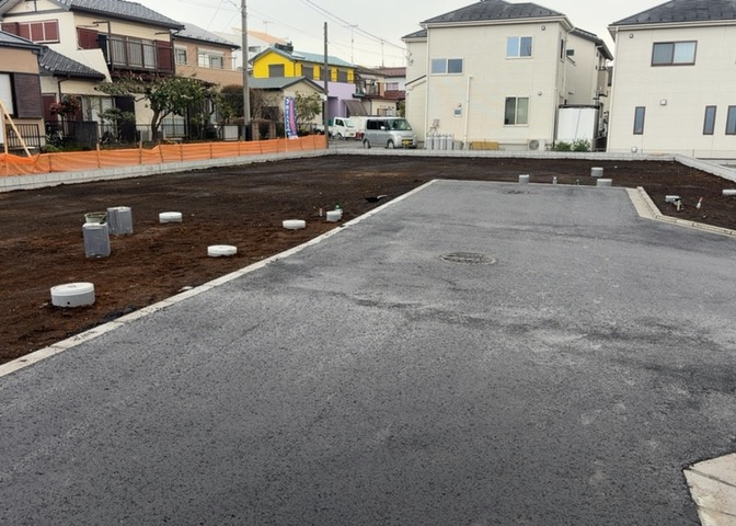 土地を買う際、住む地域の自治体や福祉の補助制度にも注目してみましょう。子供や老人の医療補助やゴミ出しのルールなど、自治体によってルールに大きな違いがあるため、暮らしやすい土地で判断するとよいでしょう。