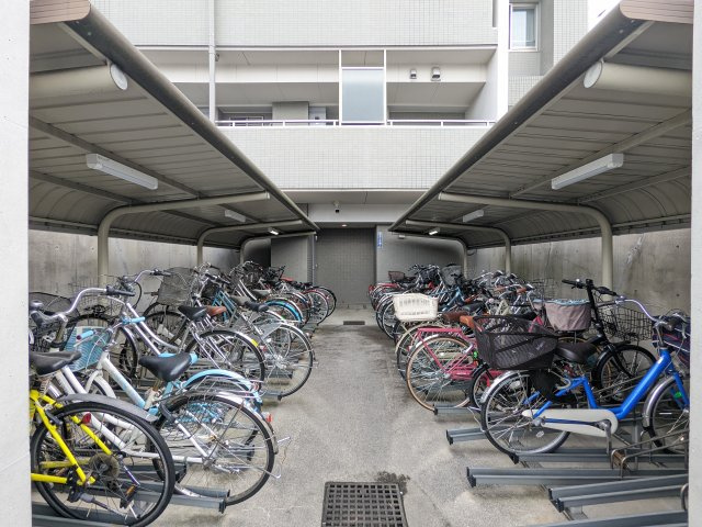 【その他設備／現地写真】居住者専用の駐輪場です。