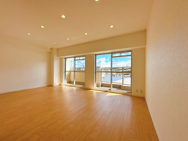 南向きで陽当たり良好です