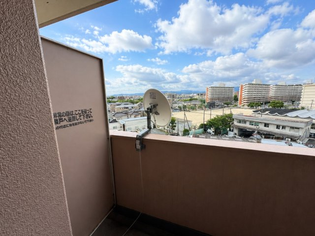 暖かな日差しのふりそそぐバルコニー