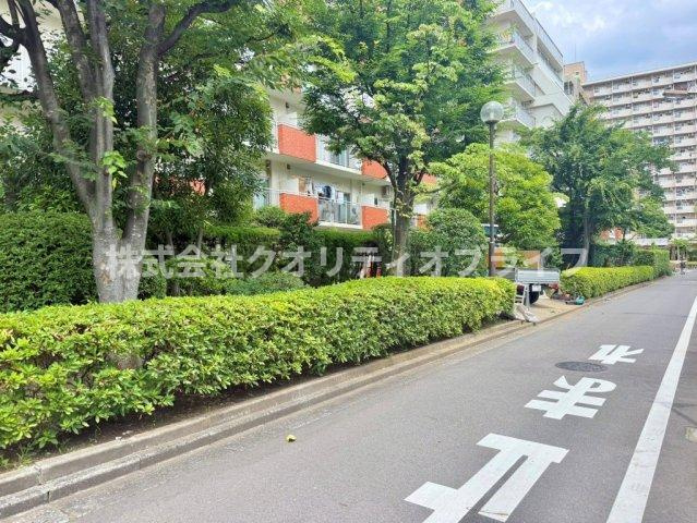 植栽の剪定、伐採もされていました