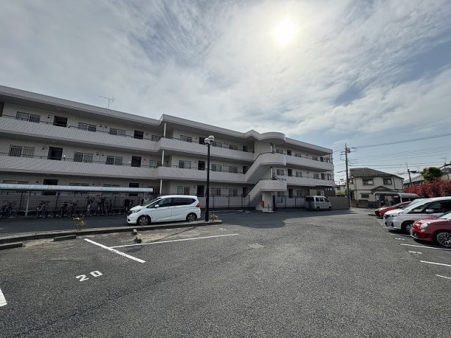 第六小学校まで徒歩2分。忘れ物も届けやすい距離です。